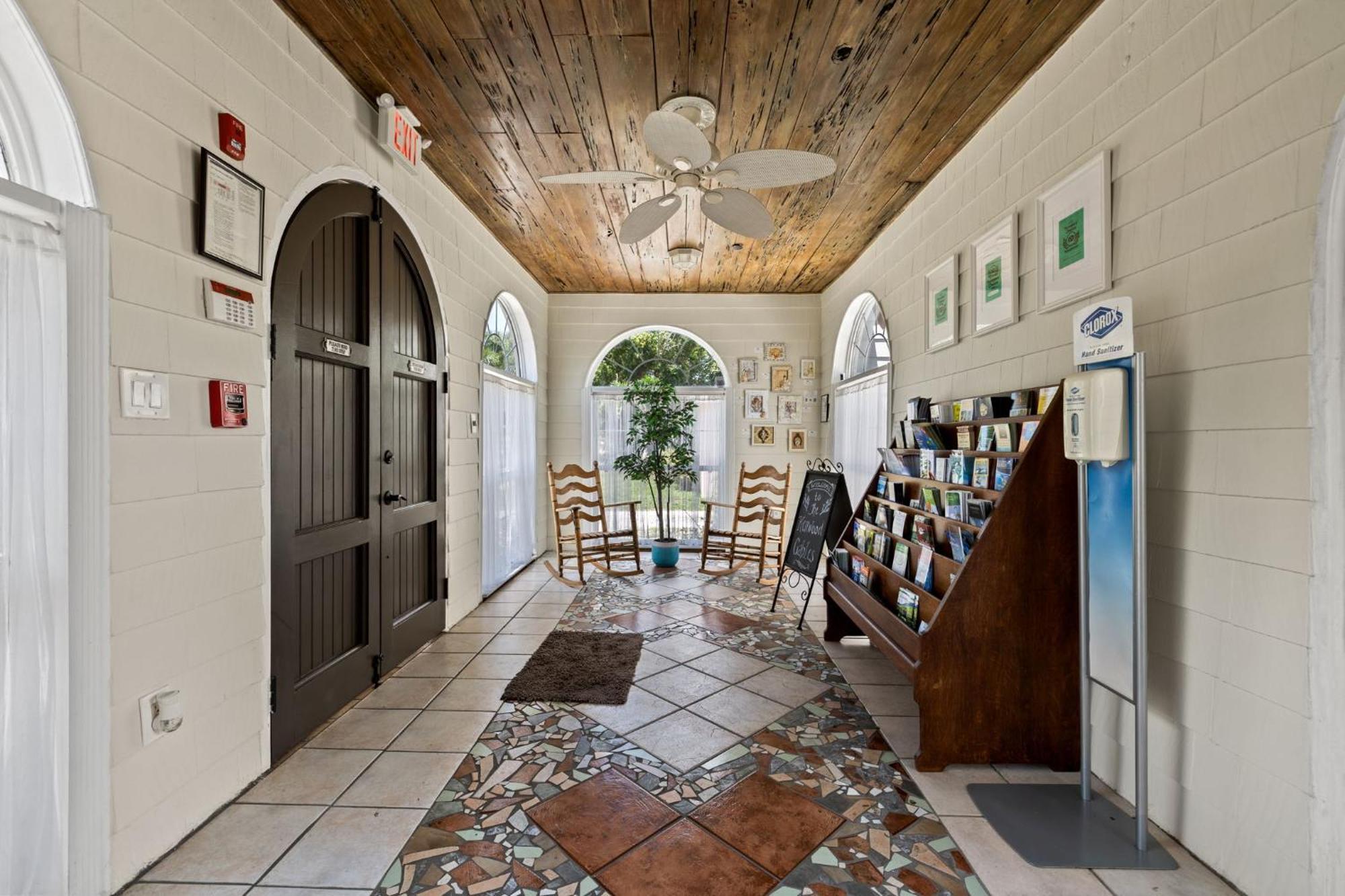 Bed and Breakfast The Kenwood Gables à St. Petersburg Extérieur photo